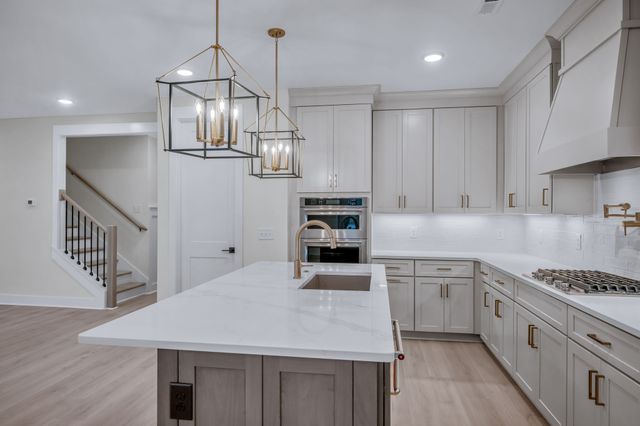 500 Eastboro Dr, Nashville, TN 37209