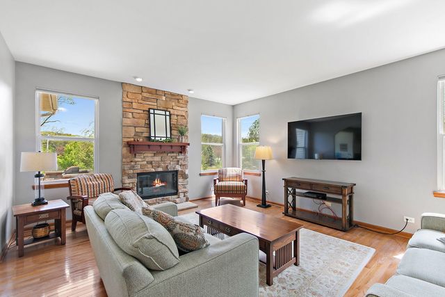 811 Singing Hills Drive, Volo, IL 60073