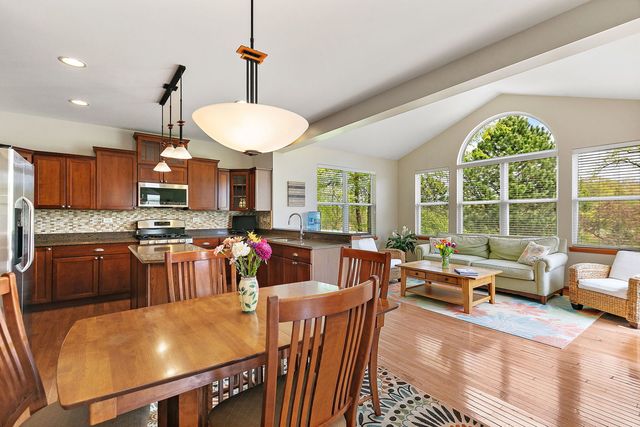 811 Singing Hills Drive, Volo, IL 60073