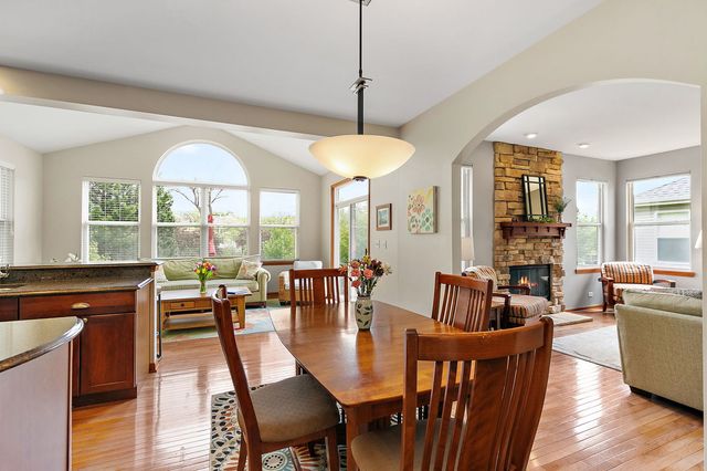 811 Singing Hills Drive, Volo, IL 60073