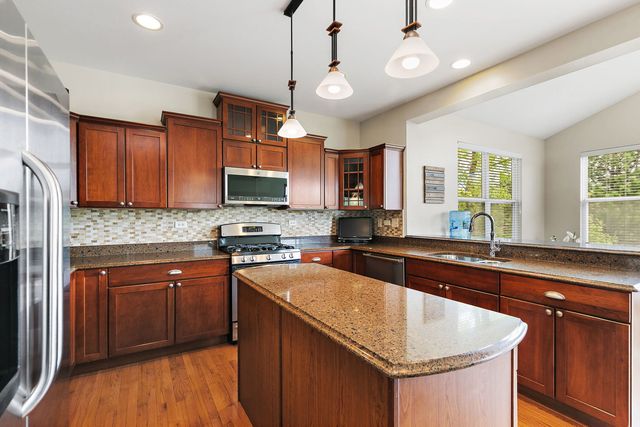 811 Singing Hills Drive, Volo, IL 60073