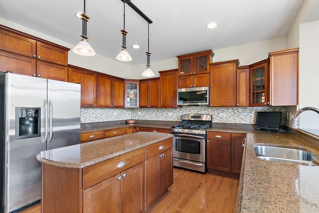 811 Singing Hills Drive, Volo, IL 60073