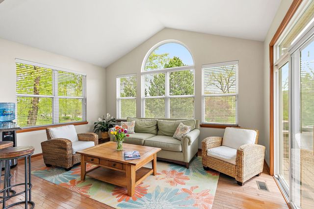 811 Singing Hills Drive, Volo, IL 60073