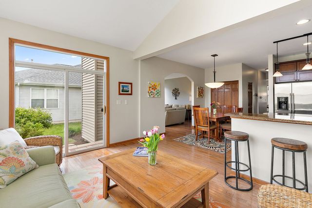 811 Singing Hills Drive, Volo, IL 60073