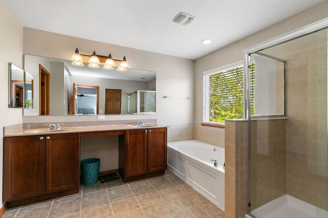 811 Singing Hills Drive, Volo, IL 60073