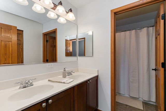 811 Singing Hills Drive, Volo, IL 60073