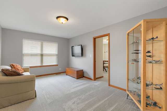 811 Singing Hills Drive, Volo, IL 60073