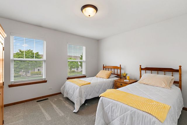811 Singing Hills Drive, Volo, IL 60073