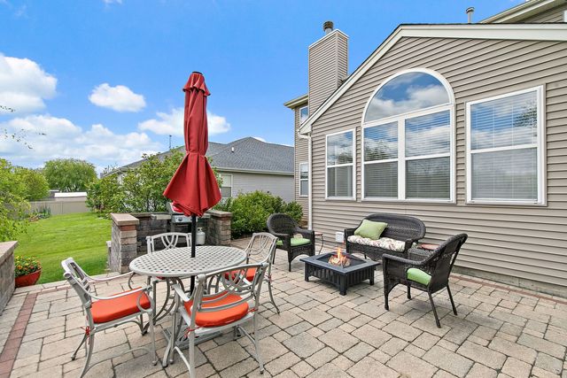811 Singing Hills Drive, Volo, IL 60073