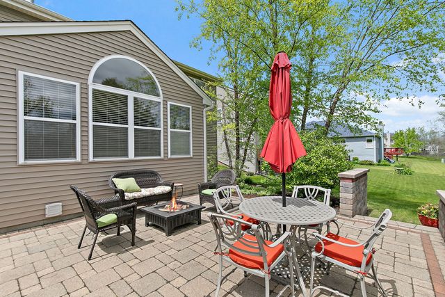 811 Singing Hills Drive, Volo, IL 60073