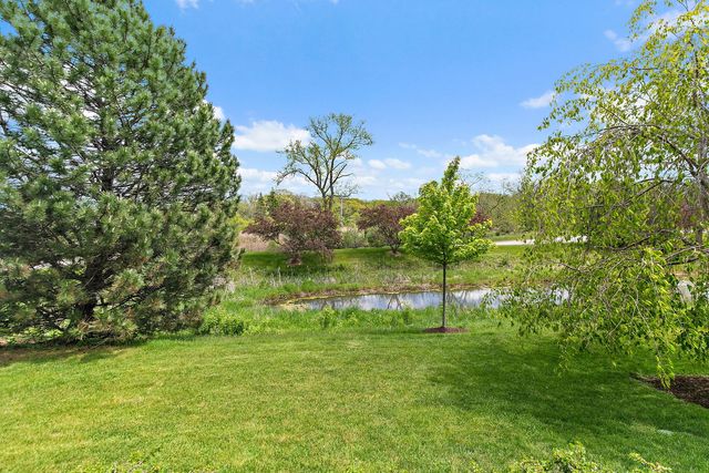 811 Singing Hills Drive, Volo, IL 60073