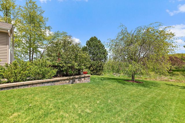 811 Singing Hills Drive, Volo, IL 60073