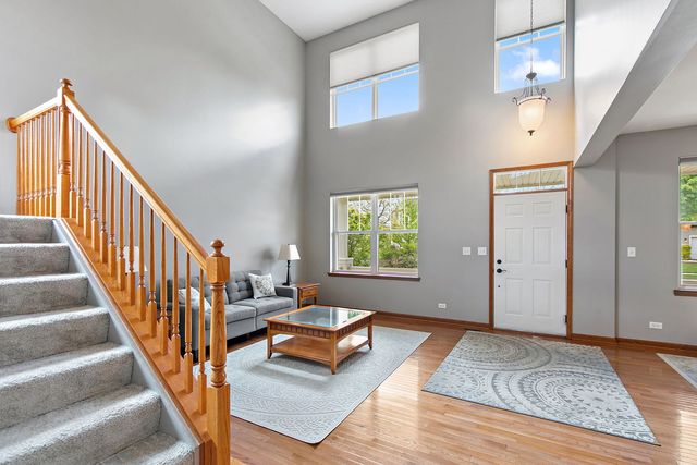 811 Singing Hills Drive, Volo, IL 60073