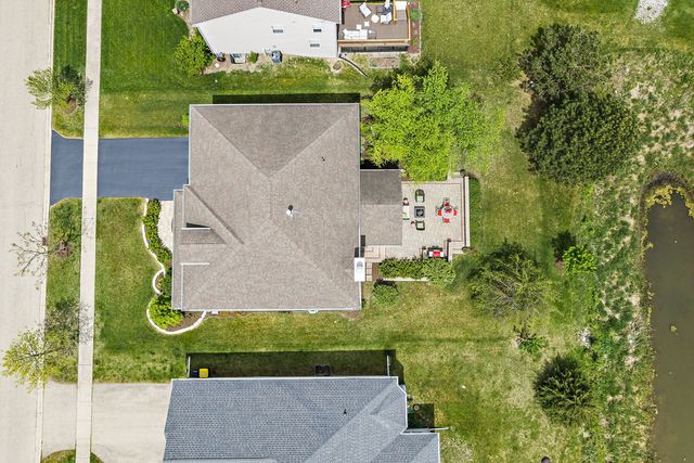 811 Singing Hills Drive, Volo, IL 60073