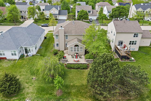 811 Singing Hills Drive, Volo, IL 60073