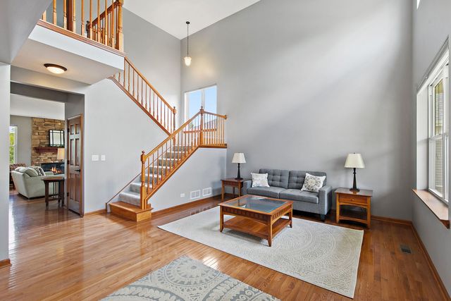 811 Singing Hills Drive, Volo, IL 60073