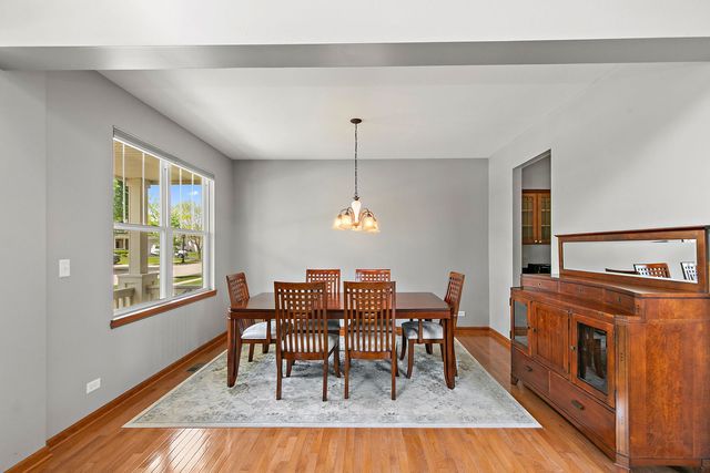 811 Singing Hills Drive, Volo, IL 60073