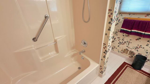 34565 Ann Arbor Trail, Livonia City, MI 48150