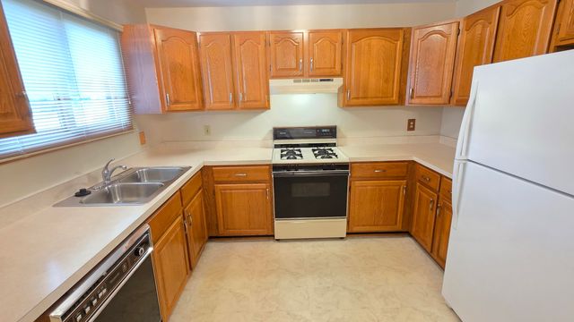 34565 Ann Arbor Trail, Livonia City, MI 48150