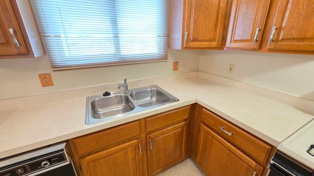 34565 Ann Arbor Trail, Livonia City, MI 48150