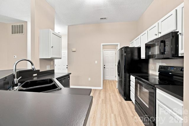 7632 Free Bird Avenue, Charlotte, NC 28216