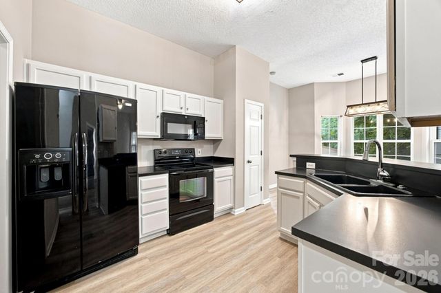 7632 Free Bird Avenue, Charlotte, NC 28216