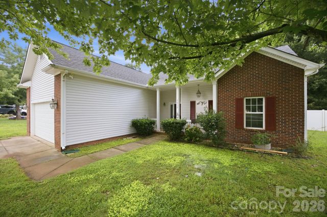 7632 Free Bird Avenue, Charlotte, NC 28216