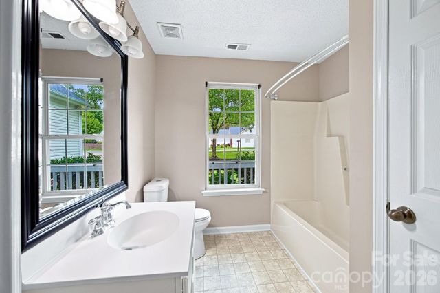7632 Free Bird Avenue, Charlotte, NC 28216
