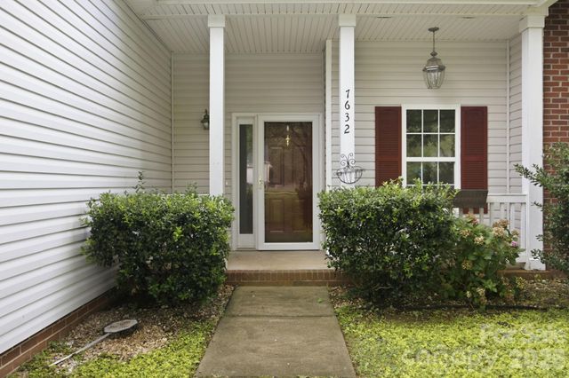 7632 Free Bird Avenue, Charlotte, NC 28216