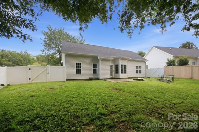 7632 Free Bird Avenue, Charlotte, NC 28216
