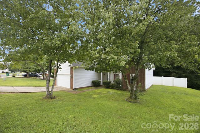 7632 Free Bird Avenue, Charlotte, NC 28216
