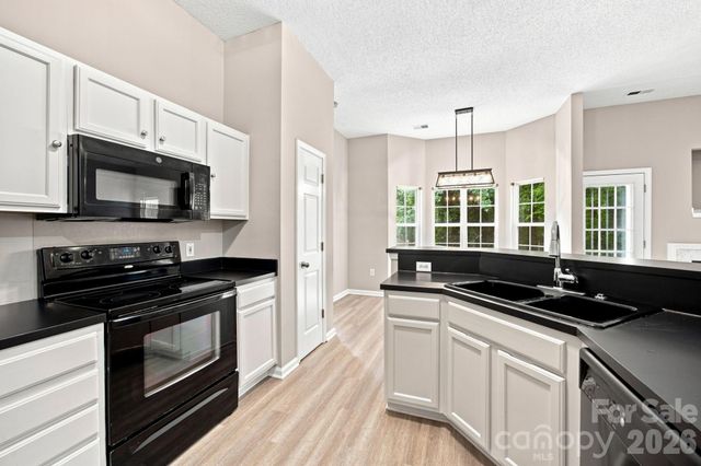 7632 Free Bird Avenue, Charlotte, NC 28216