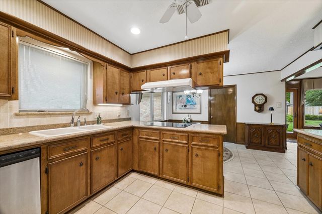 1926 Twin Springs, Kingwood, TX 77339