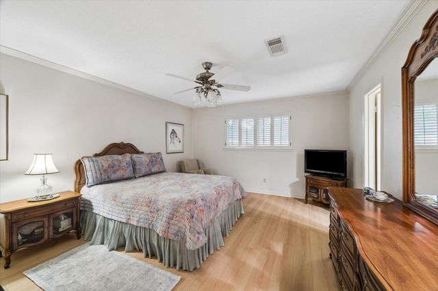 1926 Twin Springs, Kingwood, TX 77339
