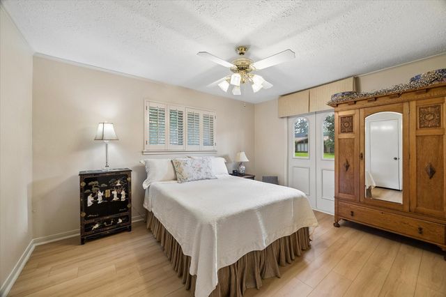 1926 Twin Springs, Kingwood, TX 77339