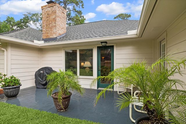 1926 Twin Springs, Kingwood, TX 77339