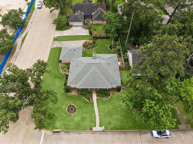 1926 Twin Springs, Kingwood, TX 77339