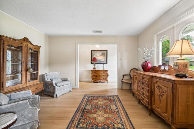 1926 Twin Springs, Kingwood, TX 77339