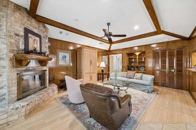 1926 Twin Springs, Kingwood, TX 77339