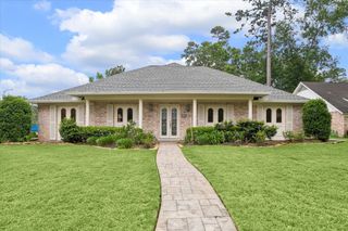1926 Twin Springs, Kingwood, TX 77339