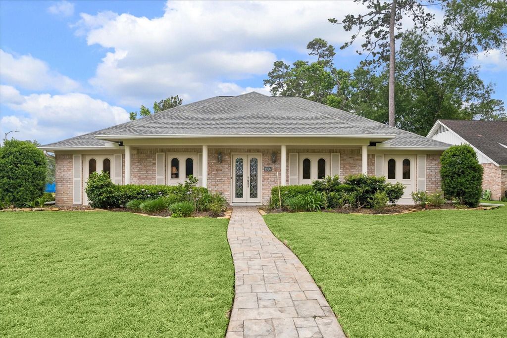 1926 Twin Springs, Kingwood, TX 77339