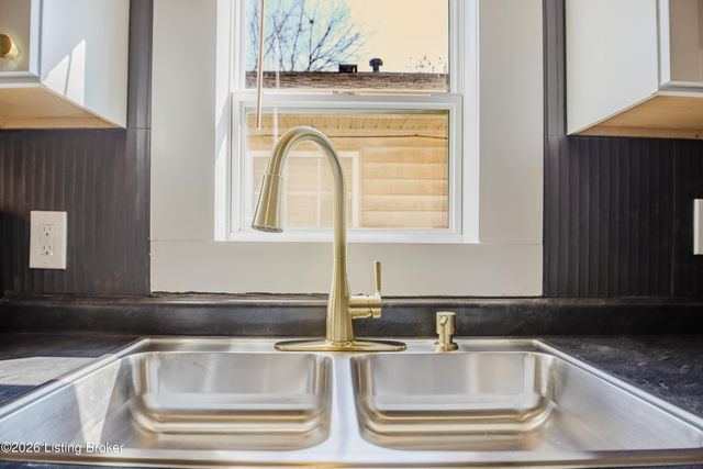 2639 Greenwood Ave, Louisville, KY 40211