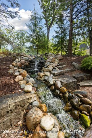 2471 Overglen Court, East Lansing, MI 48823