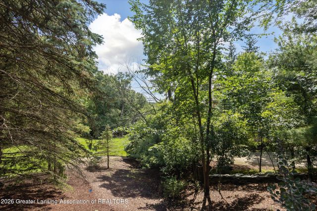 2471 Overglen Court, East Lansing, MI 48823