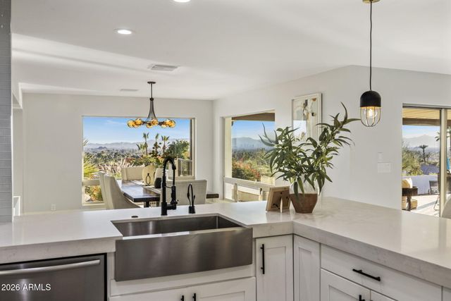 5518 E ROCKRIDGE Road, Phoenix, AZ 85018