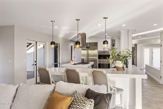 5518 E ROCKRIDGE Road, Phoenix, AZ 85018