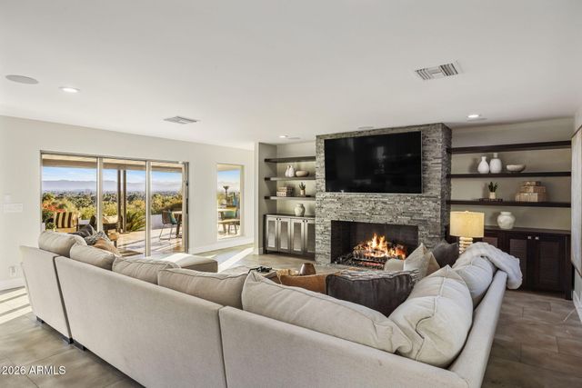 5518 E ROCKRIDGE Road, Phoenix, AZ 85018