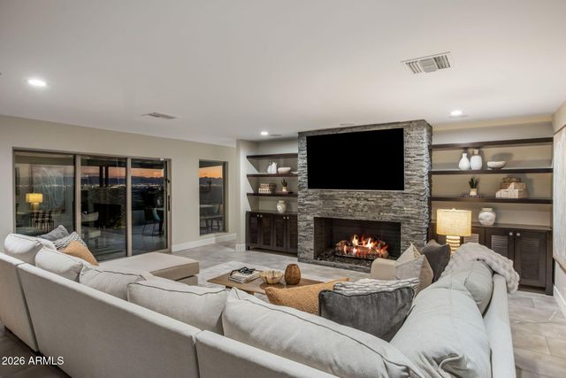 5518 E ROCKRIDGE Road, Phoenix, AZ 85018