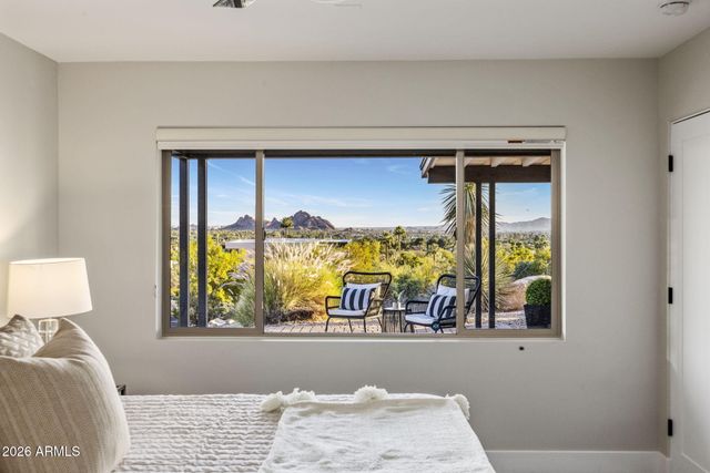 5518 E ROCKRIDGE Road, Phoenix, AZ 85018