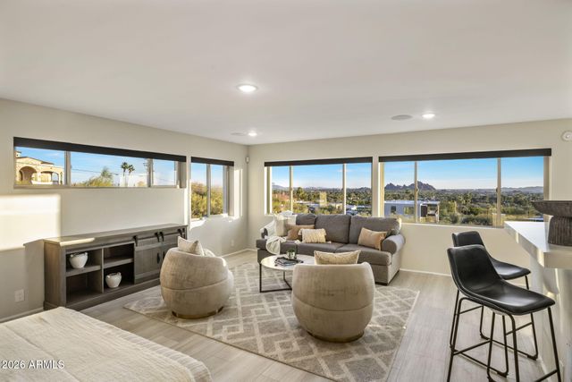 5518 E ROCKRIDGE Road, Phoenix, AZ 85018